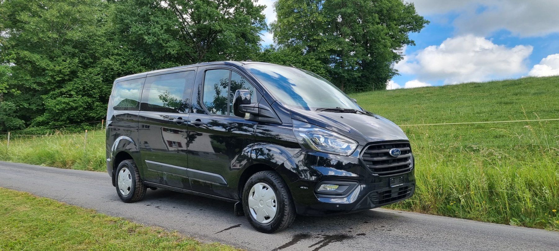 Ford Véhicules utilitaires: Ford Transit Custom Lieferwagen 3 Plätzer Schwarz – D'occasion à Uettligen par Buj1959 1