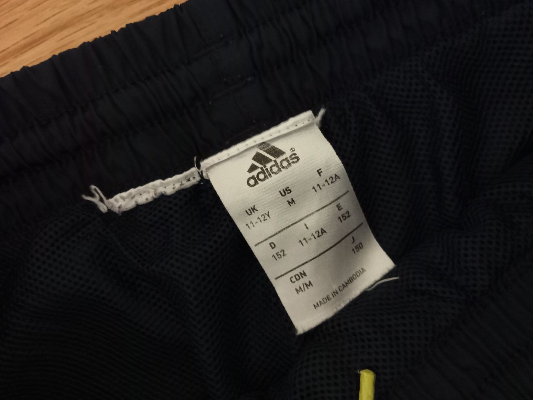 Pantaloni: Sporthose Adidas und Arena – Usato da Zürich venduto da kitsune 3