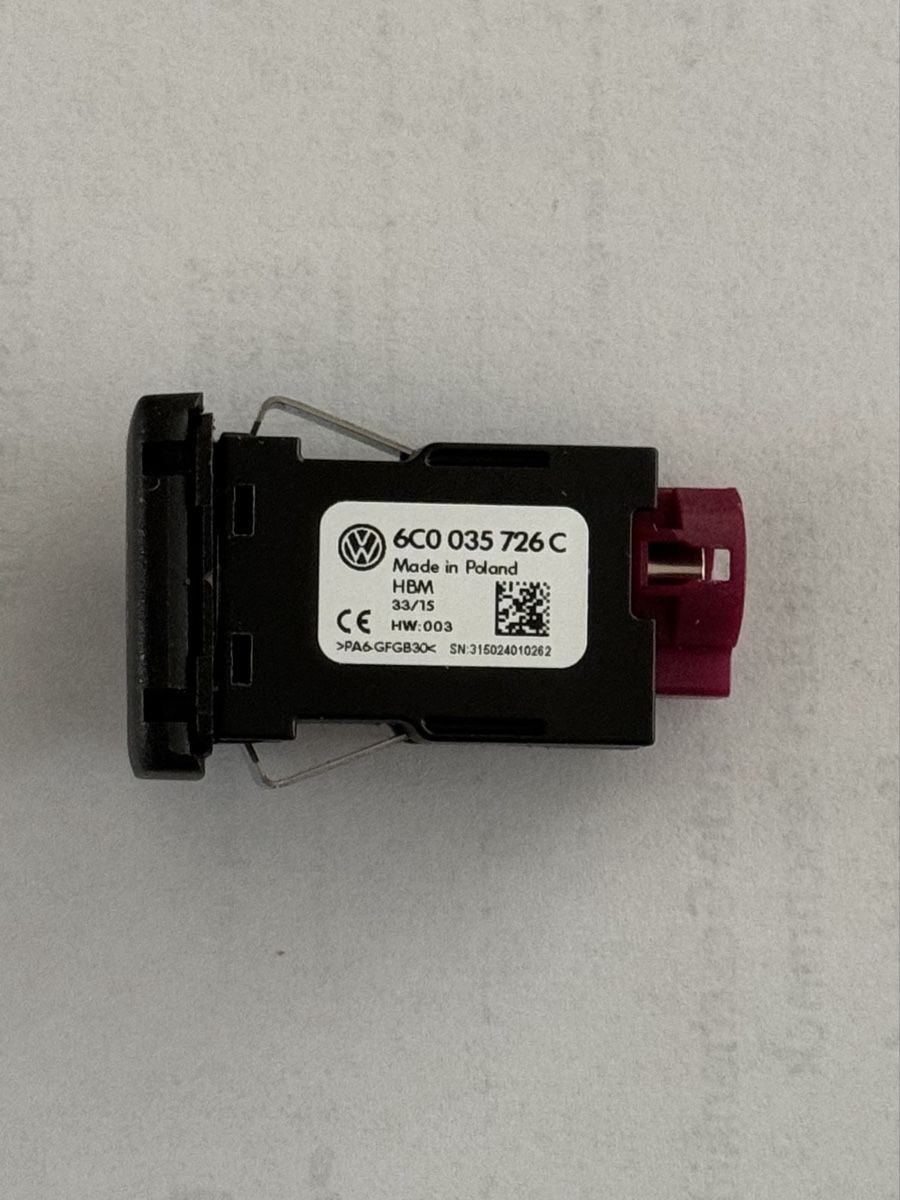 Alle Autoersatzteile: VW Polo 6C 6R USB Buchse – Gebraucht aus Aesch BL von Erin3 1