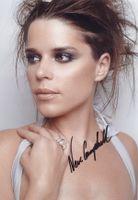 Original Autogramm von NEVE CAMPBELL auf Großfoto