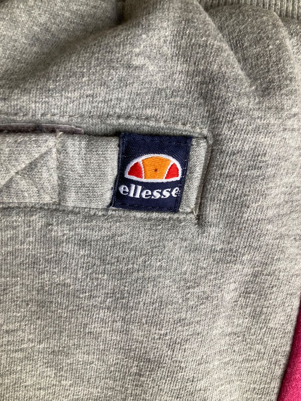 Ellesse Pantaloni: Trainerhose von Ellesse, 116–122 – Usato da Männedorf venduto da yellowshark01 1