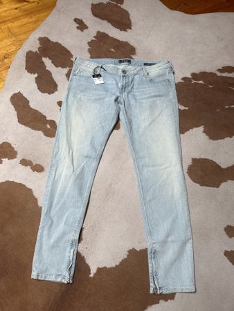 NEU Guess Jeans Grösse 32 / Länge 32