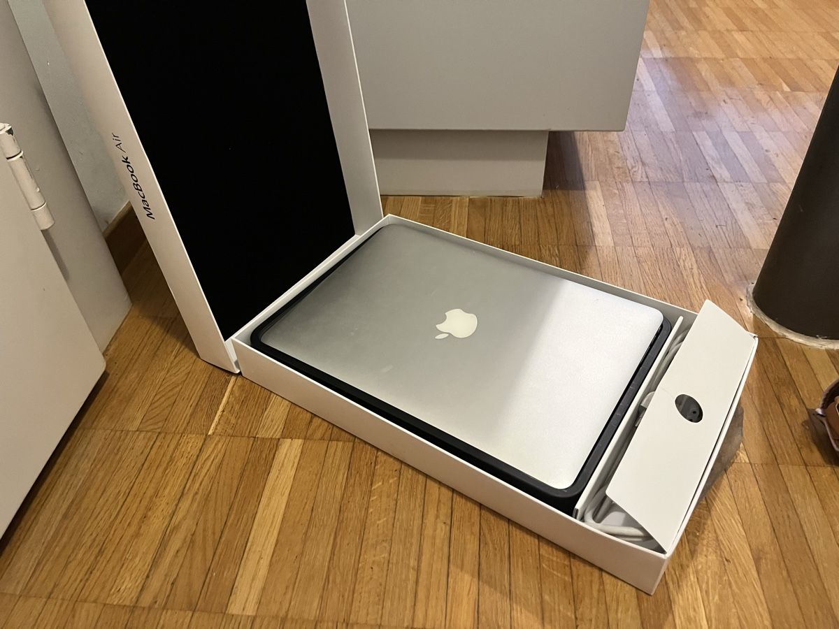 Apple Notebook: MacBook Air 13"  – Difettoso da Zug venduto da IndiQueen 1