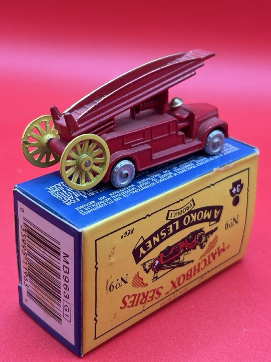 Matchbox Modellini d'auto: Matchbox Feuerwehr No 9 – Usato da Root venduto da 156500 2