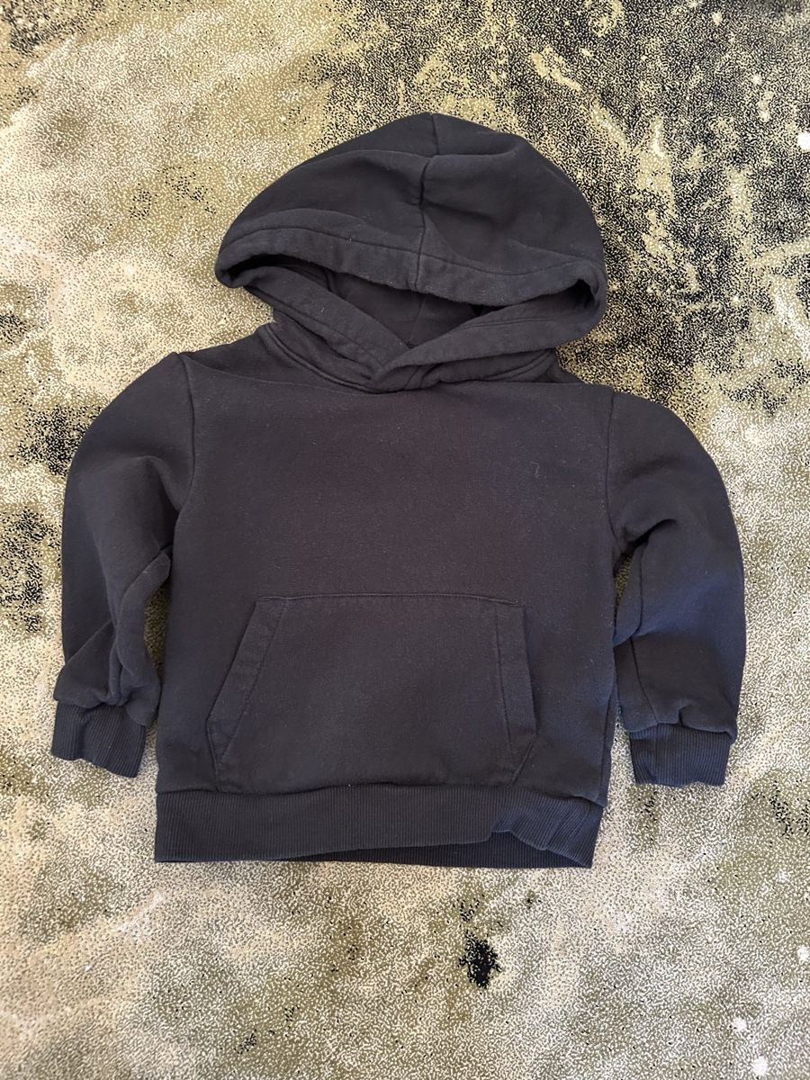 H&M Pullover & Sweatshirts: H&M Hoodie Sweatshirt Black 98 – Gebraucht aus Zollikon von JuRock
