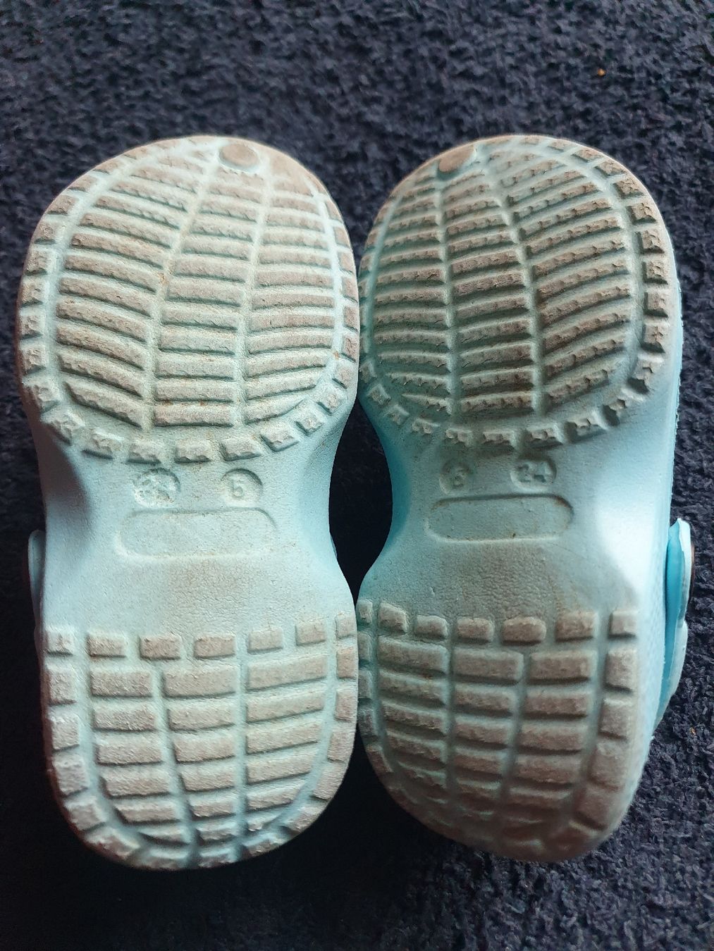 Scarpe per ragazzi: Gartenschuhe, hellblau Grösse 24 – Usato da Zürich venduto da cha_bfl5 2