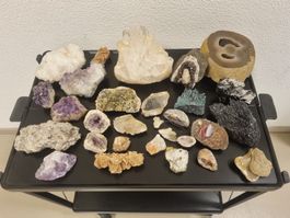 Sammlung von Mineralien, Kristallen und Halbedelsteinen.