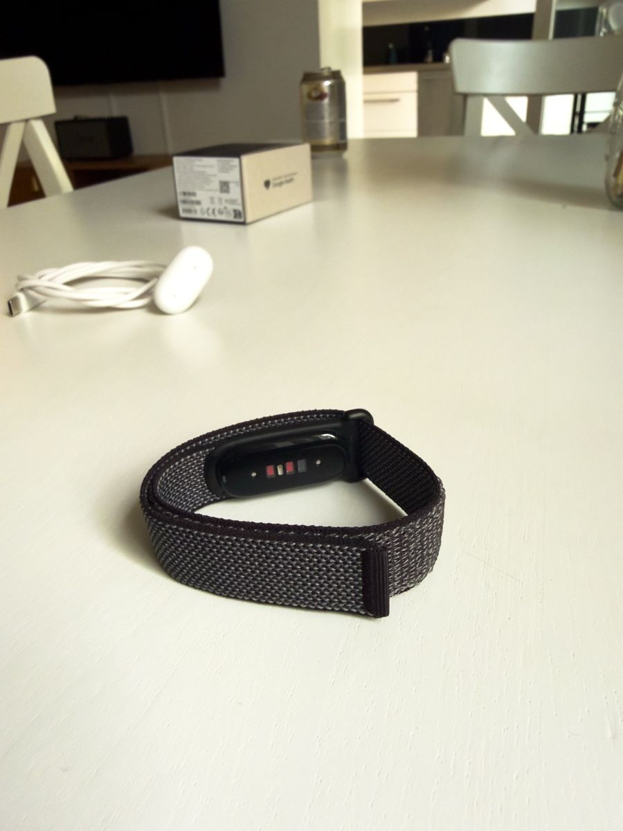 Fitbit Smartwatch: Google Fitbit Air Obsidian (Schwarz) – Nuovo (secondo la descrizione) da Flamatt venduto da Therealnils.e 2