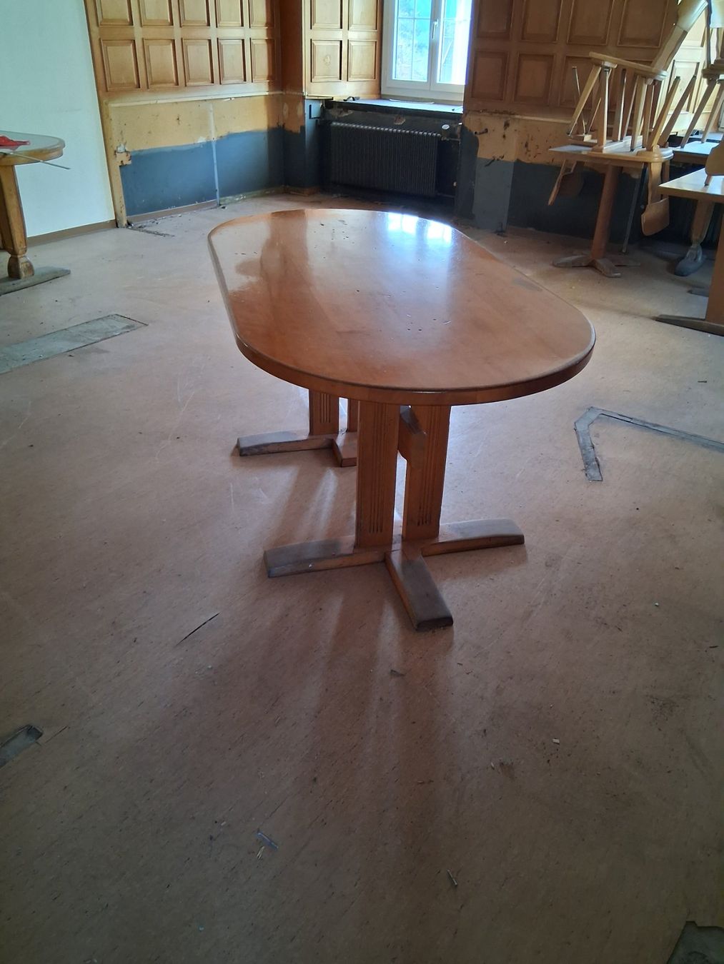 Tavoli: Massiver Esstisch, oval, aus Holz – Usato da Mels venduto da fre_kqy2 2