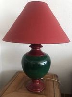 Deux grandes lampes sur-table