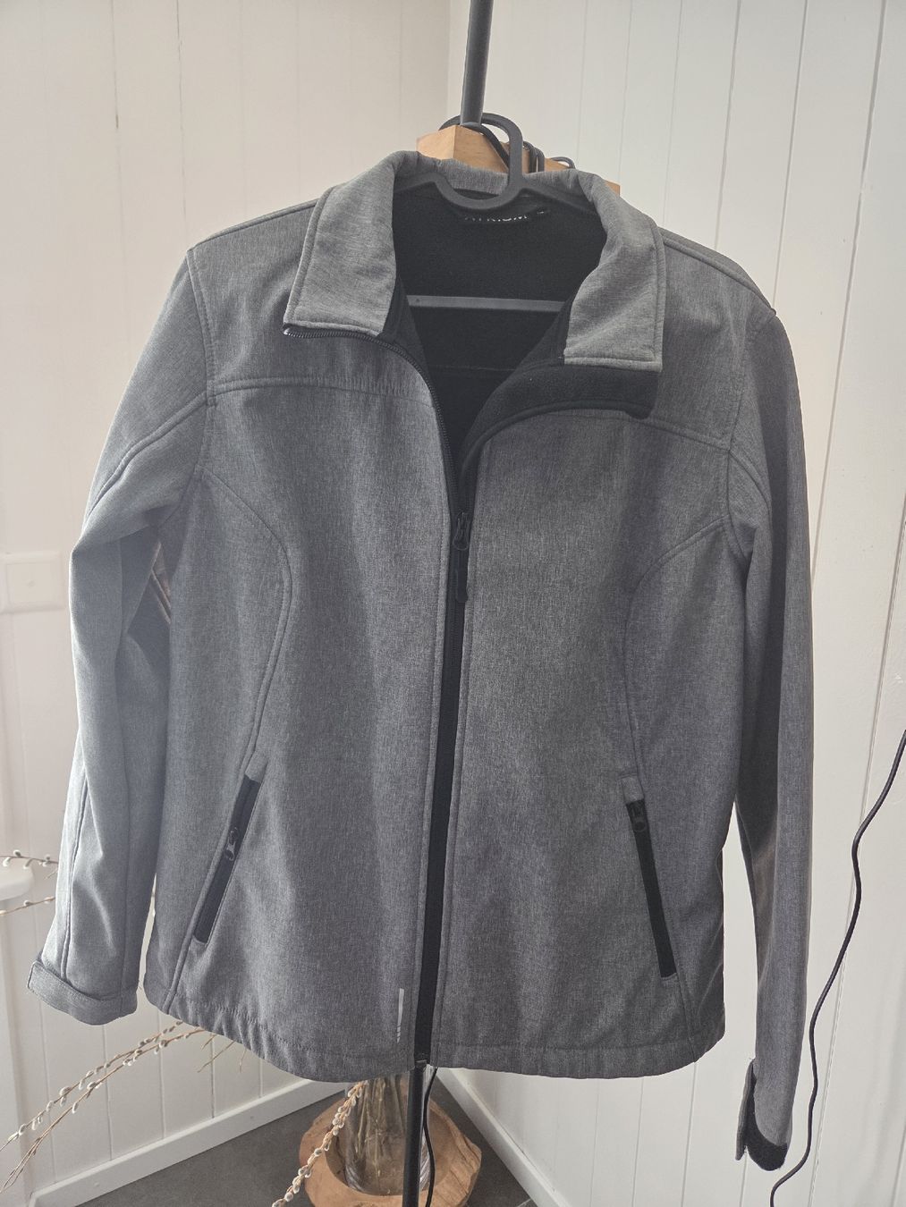 Giacche: Damen Softshell Jacke grau Grösse M – Nuovo (secondo la descrizione) da Alterswil FR venduto da Agape07