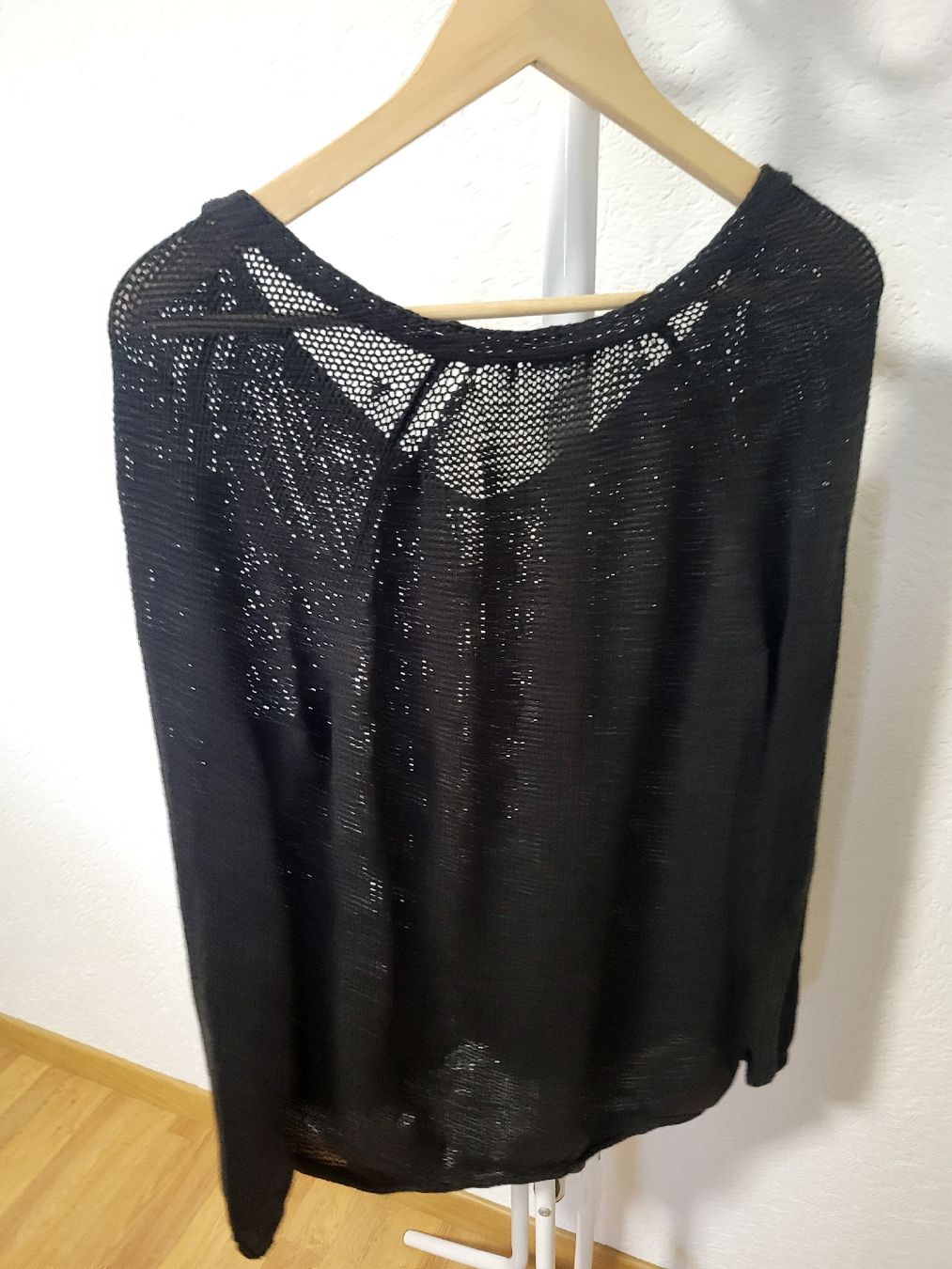Pullover & Sweatshirts: Schwarzer Strick-Pullover, ca. Grösse L, luftig leicht! – Gebraucht aus Horriwil von alusru87 1