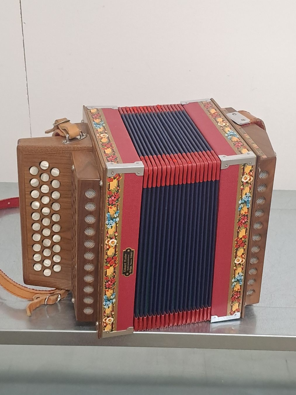 Strumenti musicali: schwyzerorgeli ton B  – Usato da Villeneuve venduto da BibiVintage