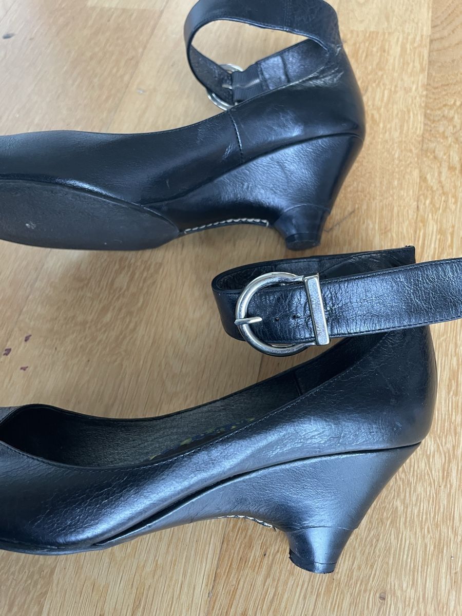 Scarpe da donna: Handgefertigte Schuhe (Spanien) 37 – Usato da Murten venduto da bobby99777744 2