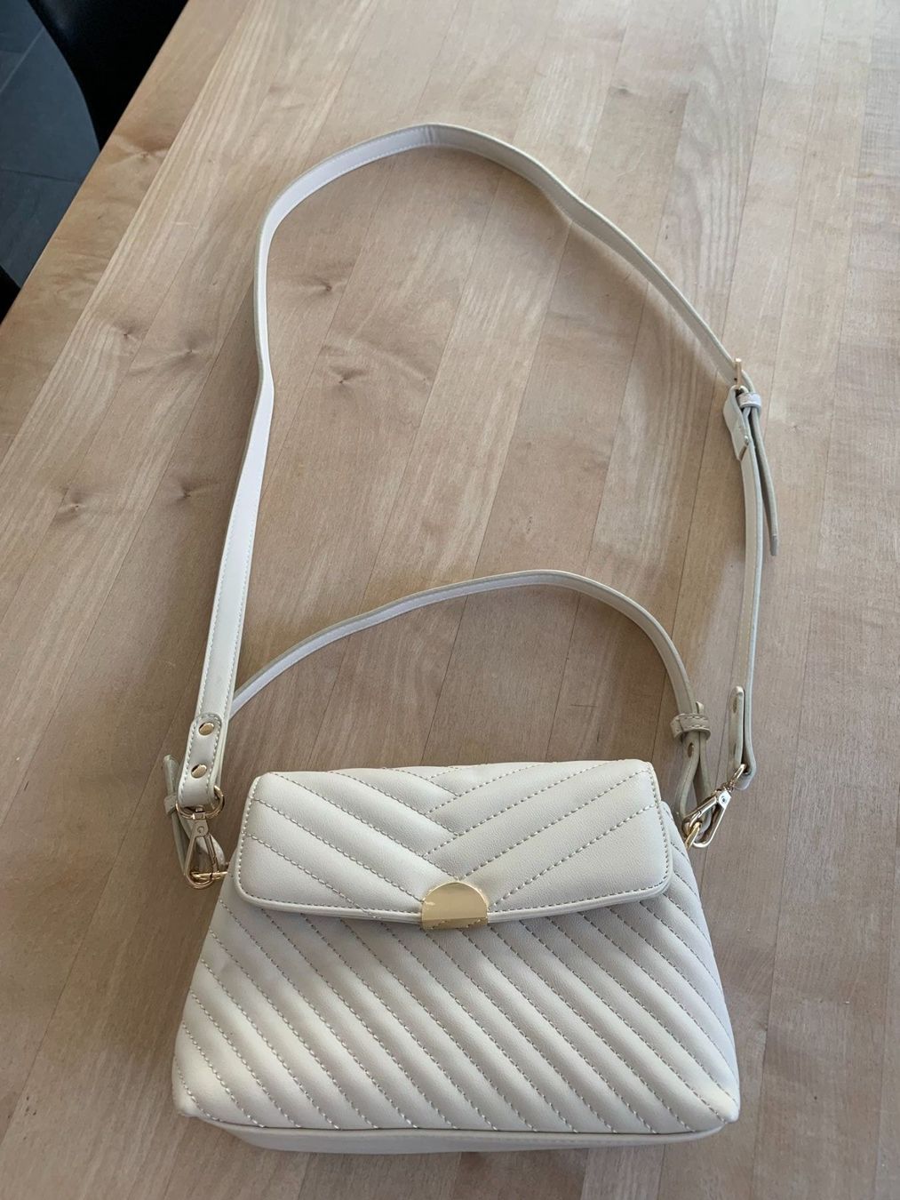 Taschen für Damen: Damen-Umhängetasche beige – Neu (gemäss Beschreibung) aus Azmoos von Verwir64