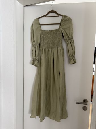 Reformation Sommerkleid Leinen smocked puffärmel
