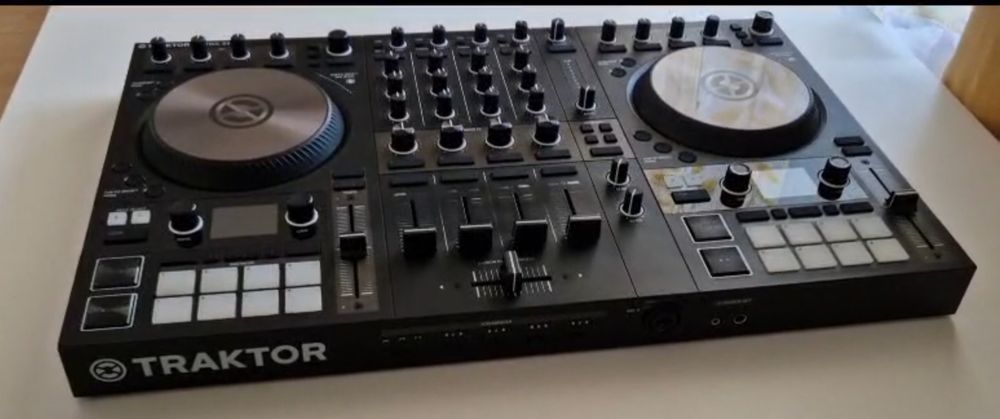 Dj-Konsole / Traktor S4 MK3 (Gebraucht) in Wangen b. Olten für CHF 500 ...
