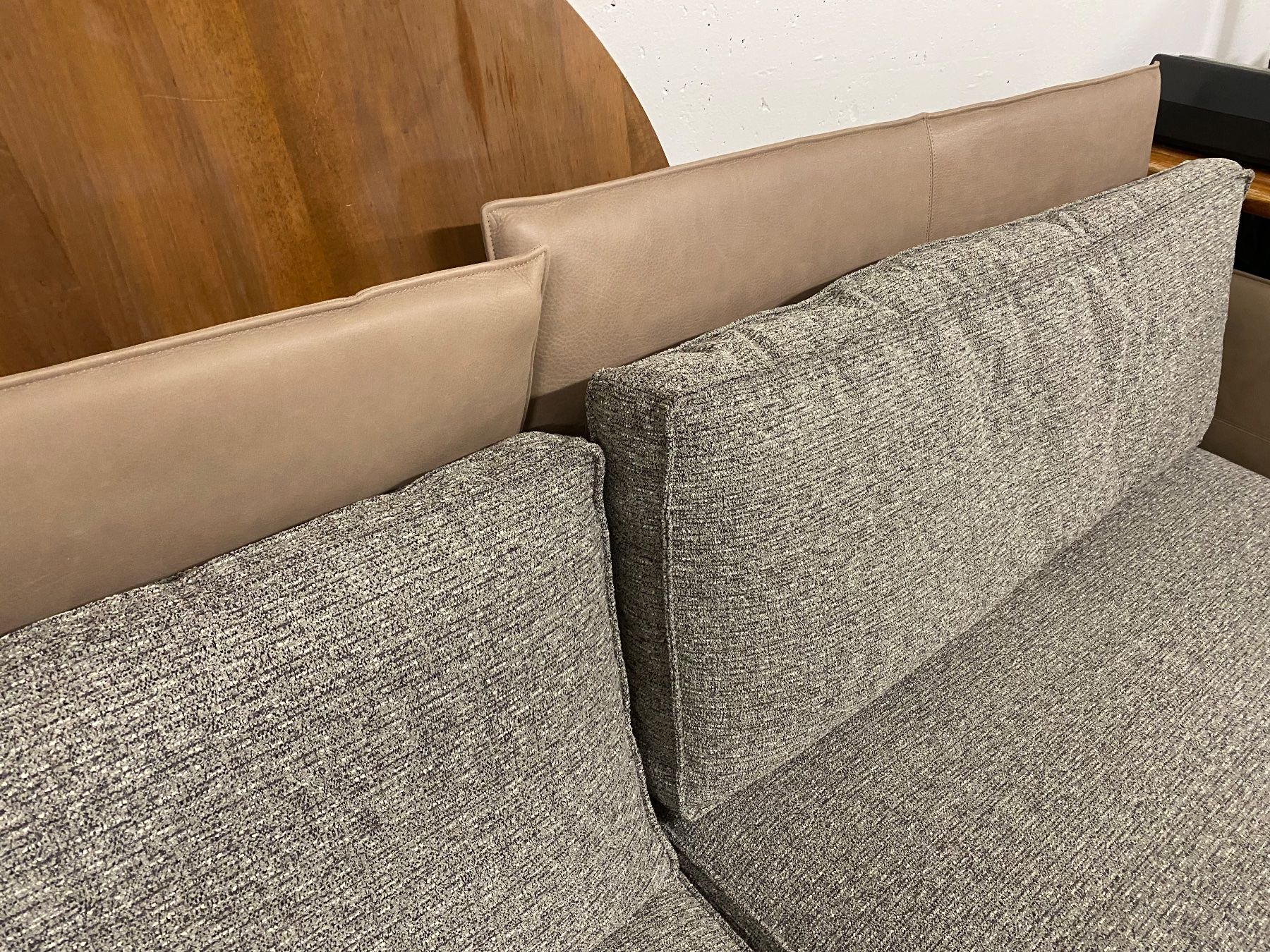 Sofas: Sofa von IP Design, luxuriös, Stoff und Leder – Gebraucht aus Kilchberg ZH von son_kqd5 2