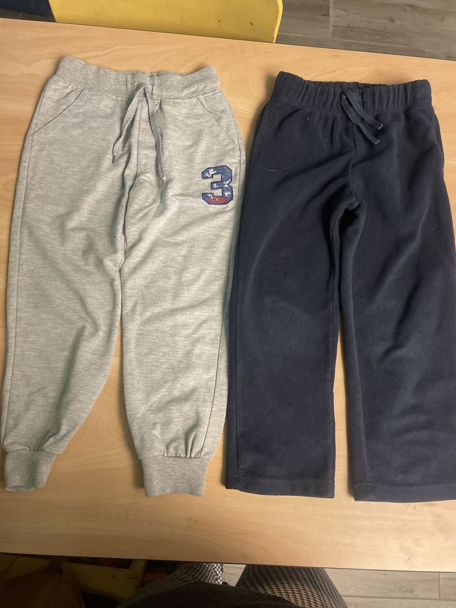 Hosen: 2 Trainerhosen eine Fleece Gr. 110 – Gebraucht aus Obergerlafingen von cabo4