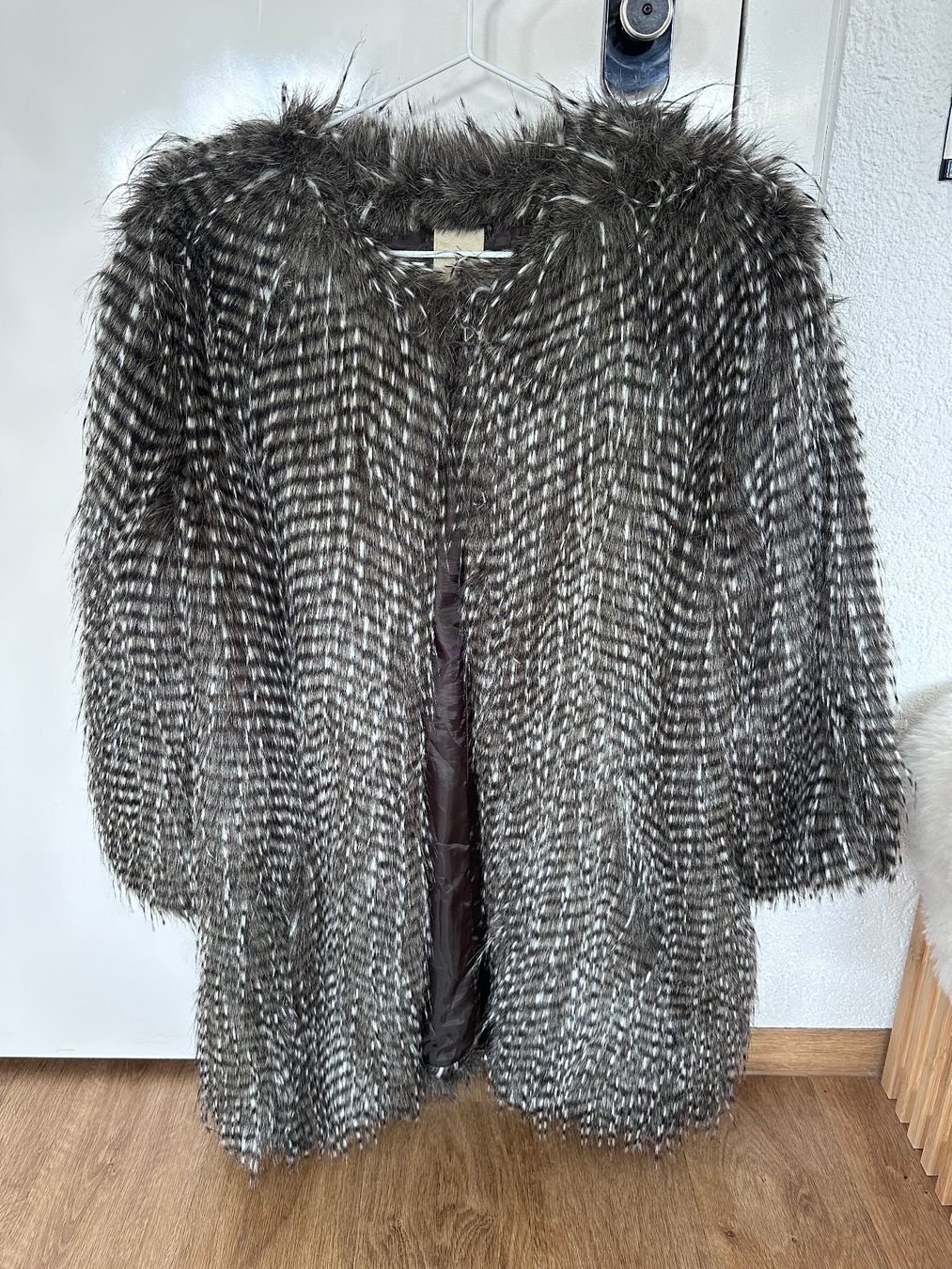 Cappotti: Faux Fur Grey Coat – Usato da Leysin venduto da cin_9sgy 2