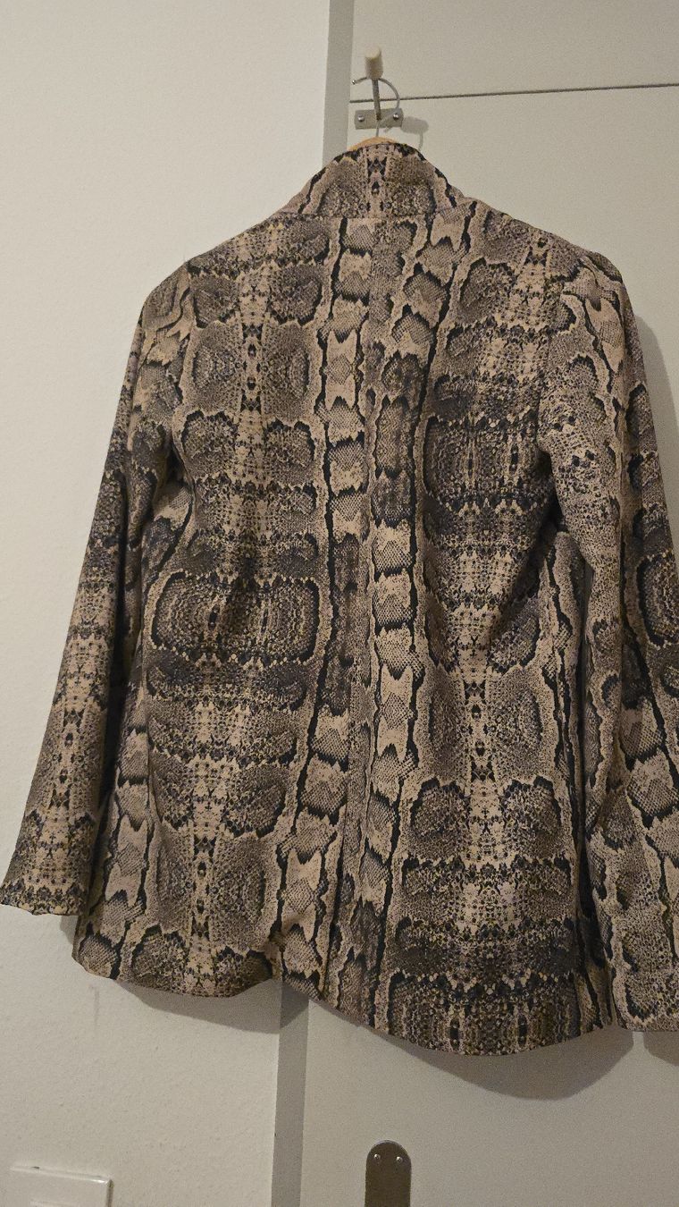 Pull&Bear Giacche: Blazer imprimé python Pull&Bear, taille XS, doublure satinée – Nuovo (secondo la descrizione) da Carouge GE venduto da dem_7zbc 9