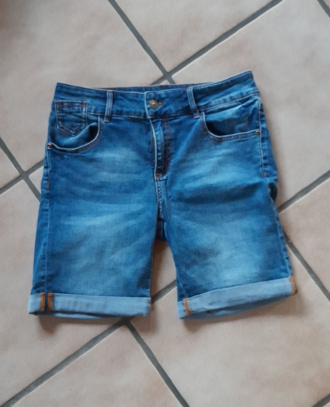 Desigual Jeans: Shorts von Desigual – Nuovo (secondo la descrizione) da Innerthal venduto da System_of_a_down