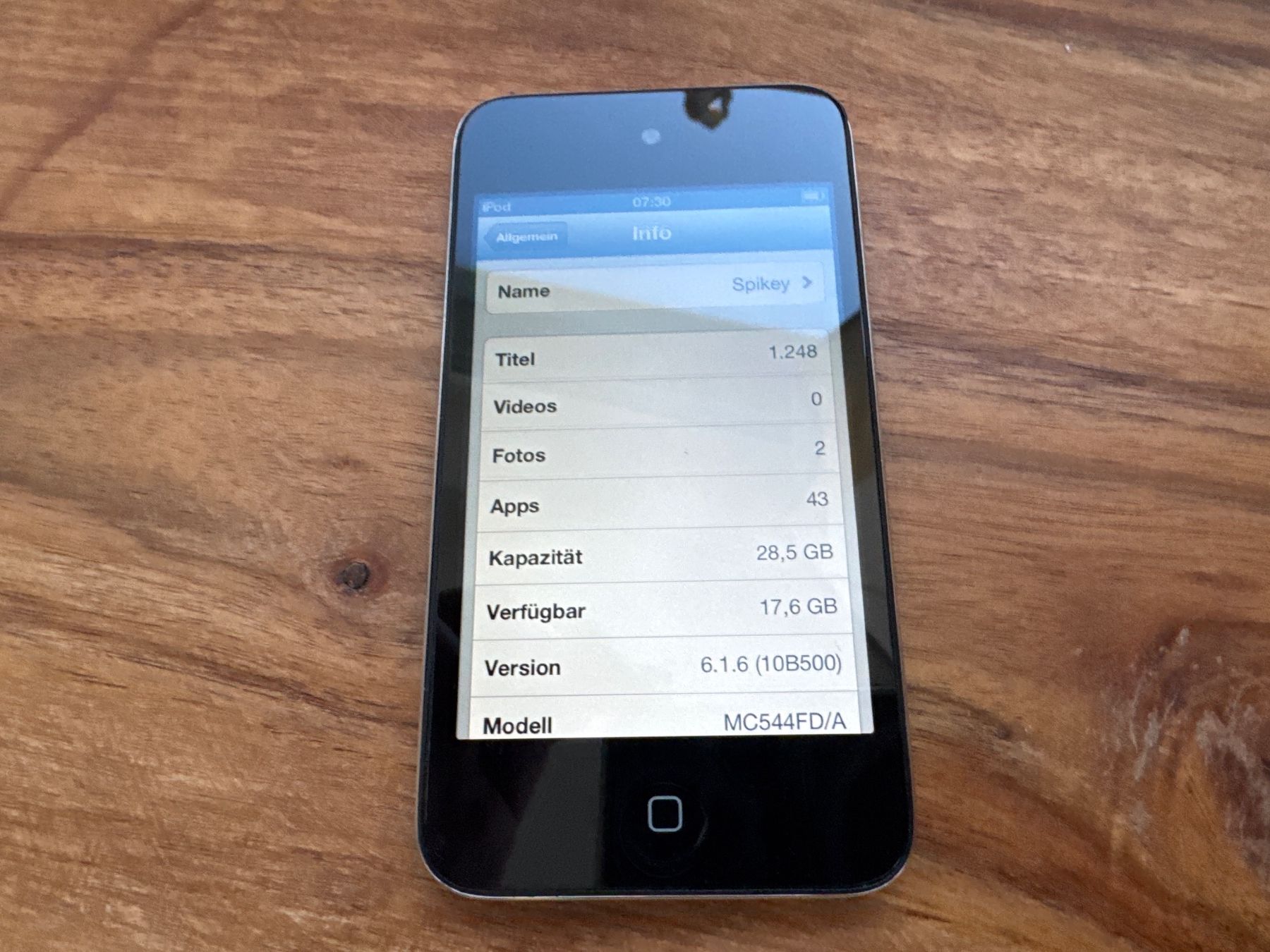 Apple Tragbarer Mediaplayer: iPod touch 4G 32GB – Gebraucht aus St. Gallen von hae_6rmh 4