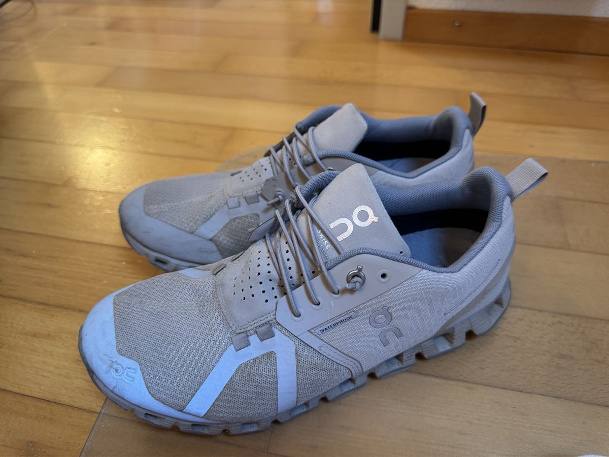 On Chaussures femmes: On Cloud Waterproof Desert/Lunar – D'occasion à Dietlikon par martelena