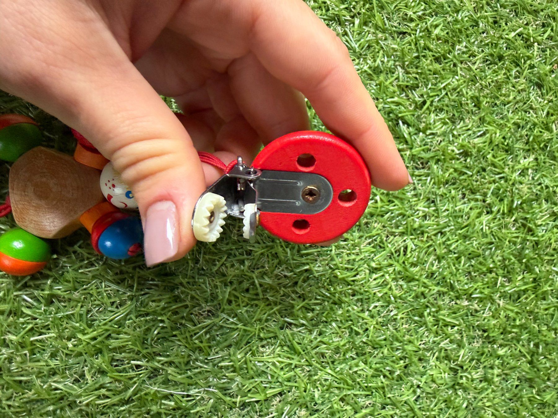 Spielzeuge: Schnullerkette Holz mit Greifring bunt – Gebraucht aus Riehen von edu_92w7 5