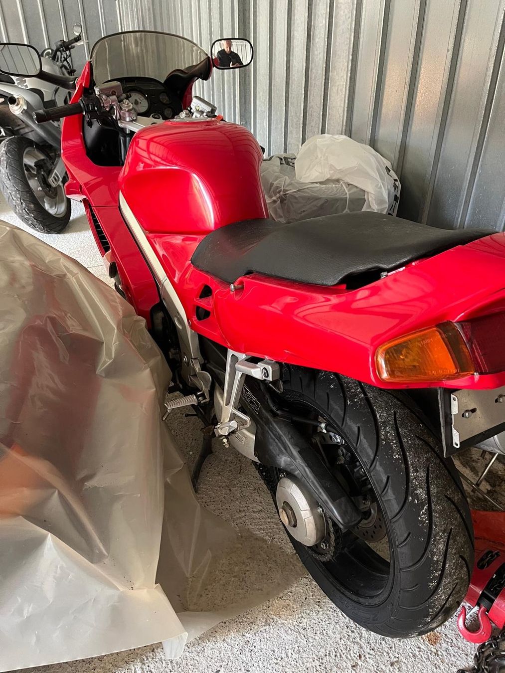 Honda Strasse: Honda VFR 750F – Gebraucht aus Oberiberg von R88.w 1