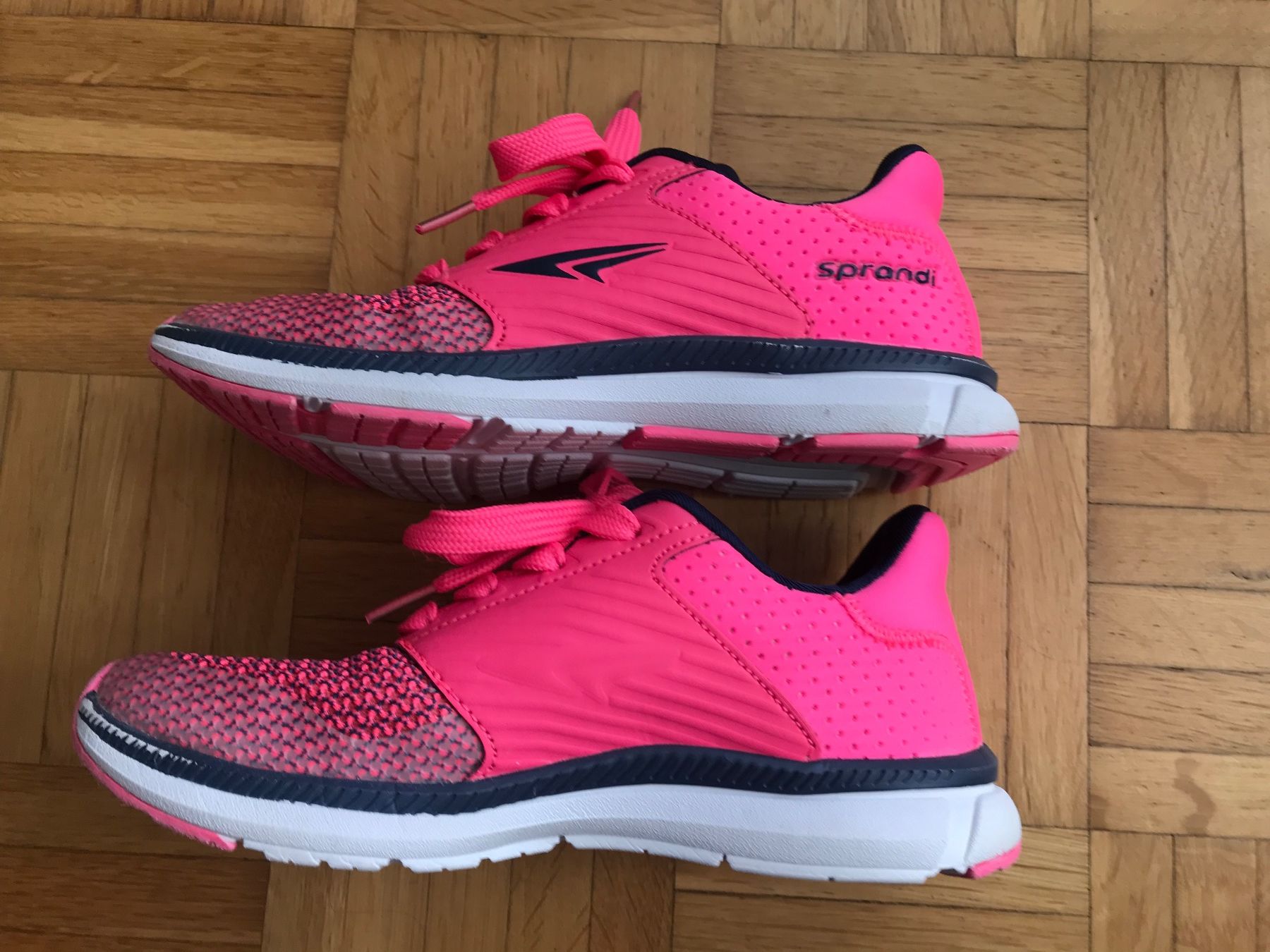 Scarpe per ragazze: Turnschuhe Grösse 33 neon rosa – Usato da Emmenbrücke venduto da Hathor123 2