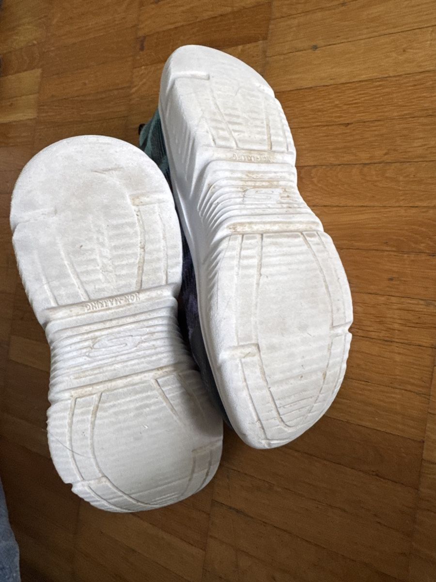 Skechers Schuhe für Mädchen: Skechers Grösse 30 – Gebraucht aus Glattpark(Opfikon) von cherrytomate 3