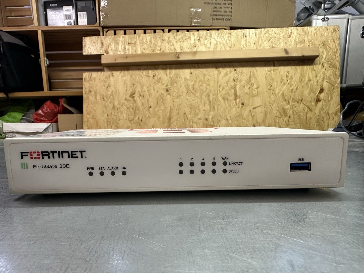 Fortinet Firewall: Fortinet FortiGate 30E Firewall – Usato da Luzern venduto da FrankGroebel 1