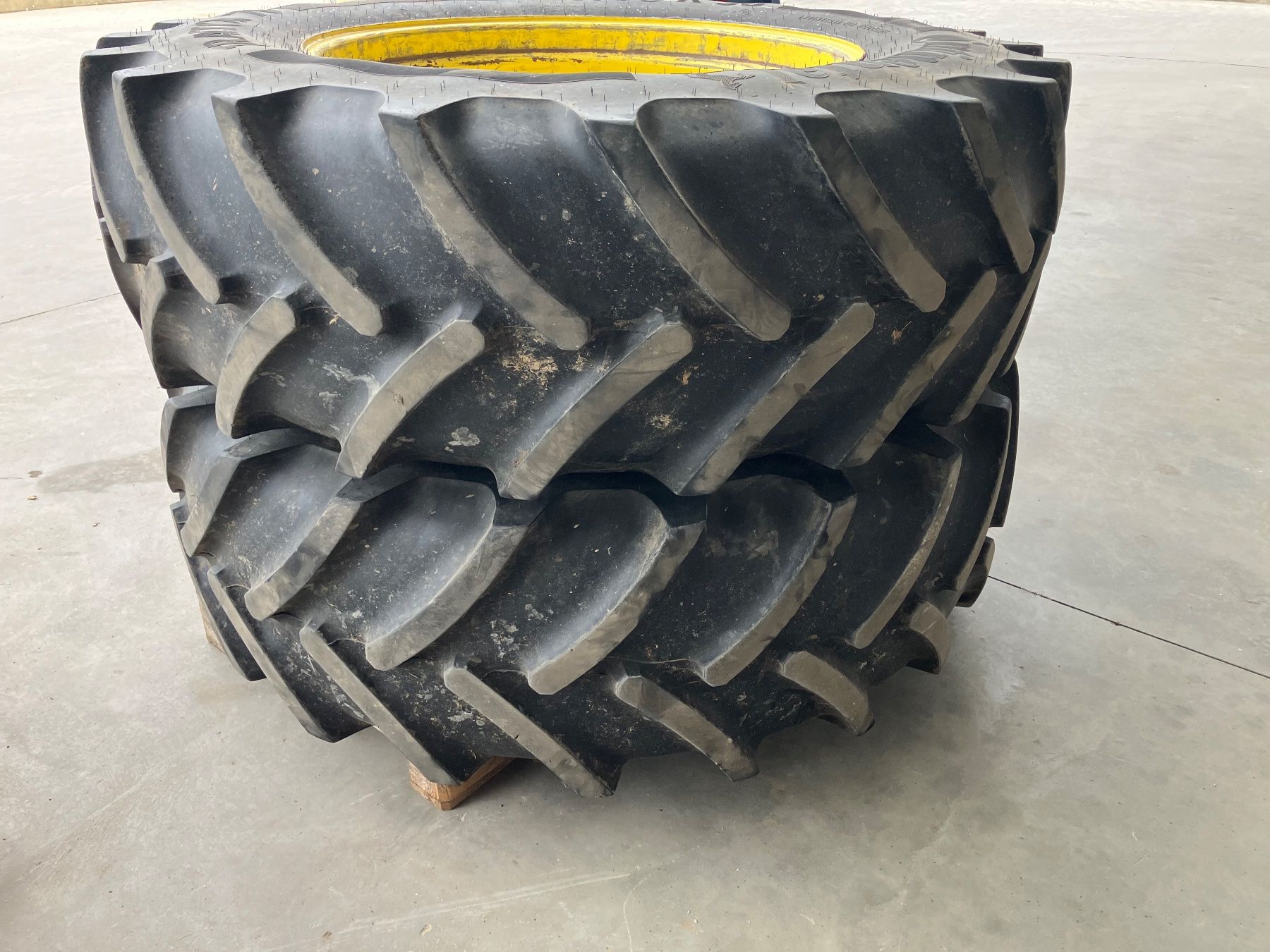 John Deere Pneus & Roues: Räder John Deere 520/70 R38 – D'occasion à Grosswangen par werkstatt6022 1