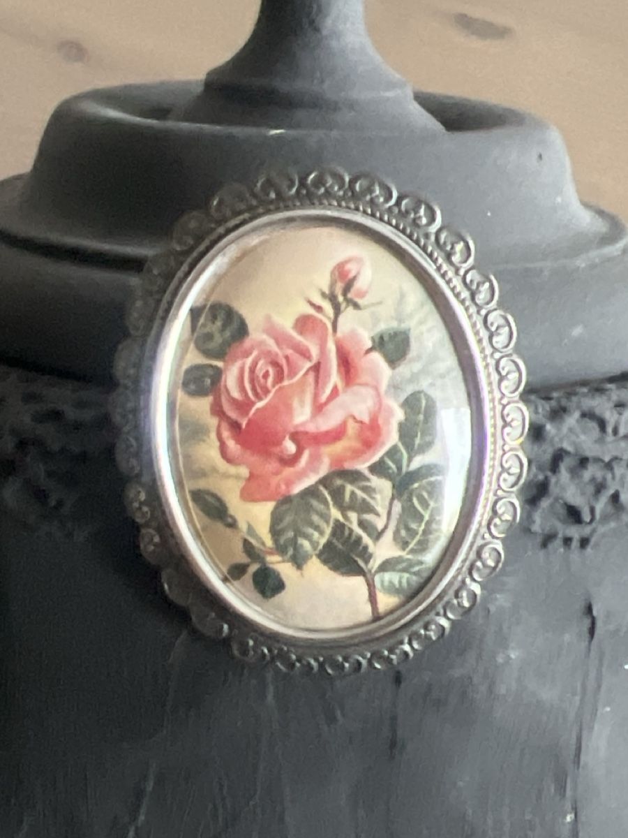 Broches & Aiguilles: Wunderschöne Brosche mit Rosenmuster – D'occasion à Seon par Sunny-Schmuck78 1