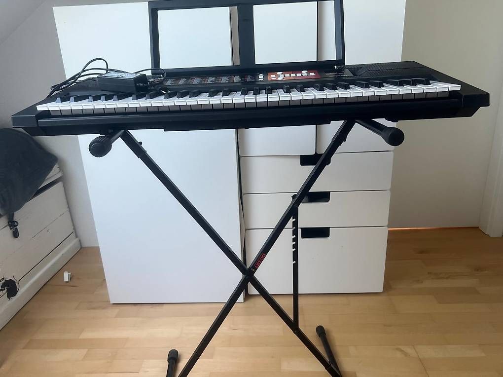Musikinstrumente: Yamaha Keyboard mit Ständer – Gebraucht aus Muttenz von anna123 1
