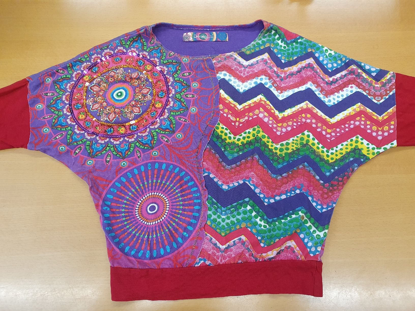Desigual Pullover & Sweatshirts: Desigual pulli dünner stoff mädchen gr 7/8 jahre – Gebraucht aus Thun von Yuma84