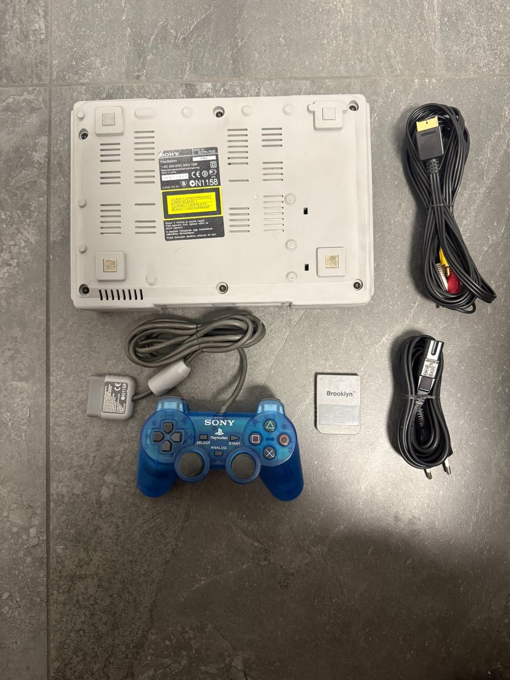 Sony Consoles: Console Sony Playstation 1 - PS1 – D'occasion à Pont-de-la-Morge par Darfal 1