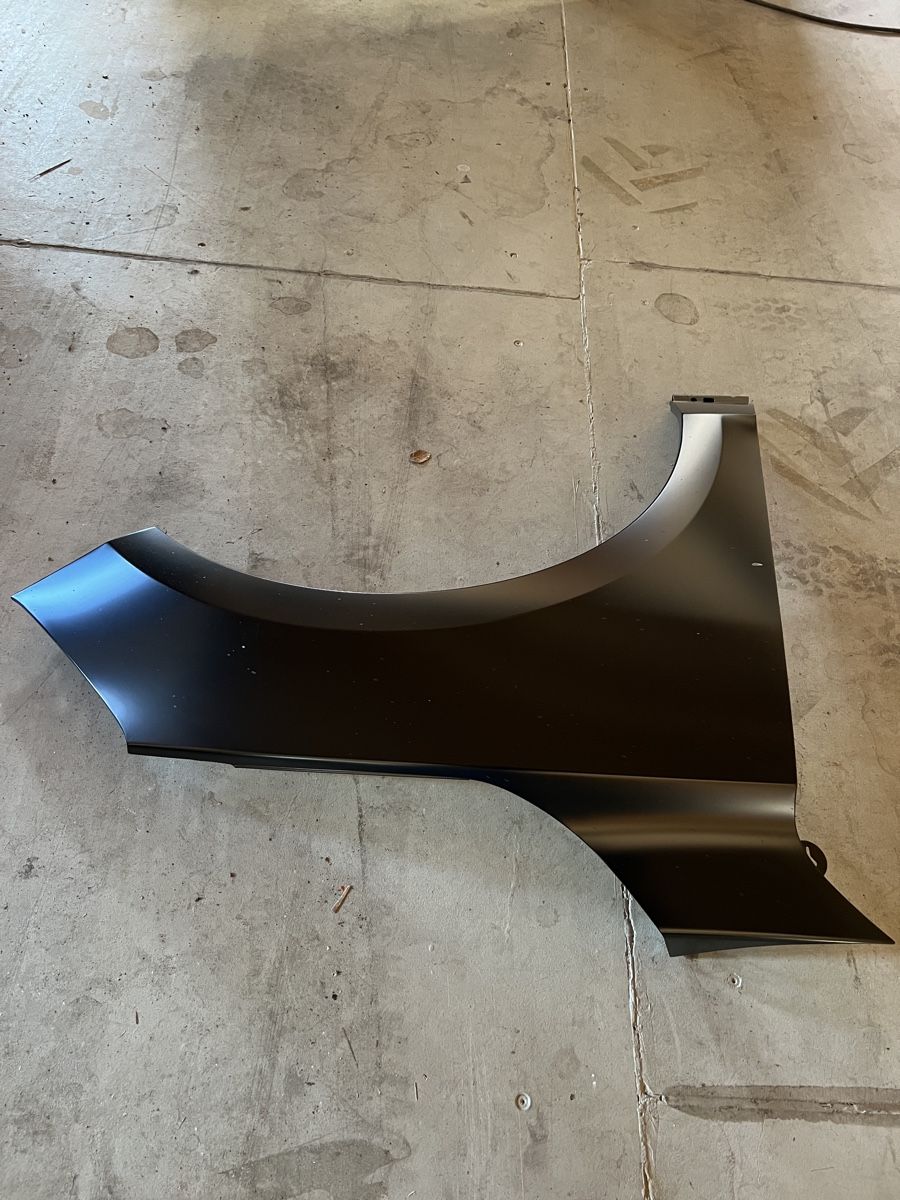 Ford Tutti pezzi di ricambio auto: Kotflügel Ford Focus Mk2 Facelift – Nuovo e nell'imballaggio originale da Brienz BE venduto da mar_582m 2