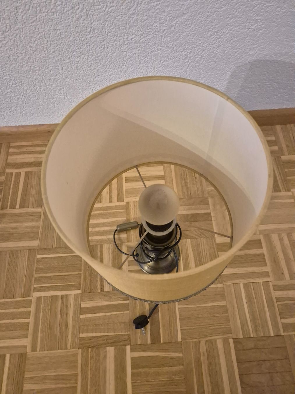 Lampade: Vintage Tischlampe mit Stoffschirm – Usato da Speicher venduto da joreim 2