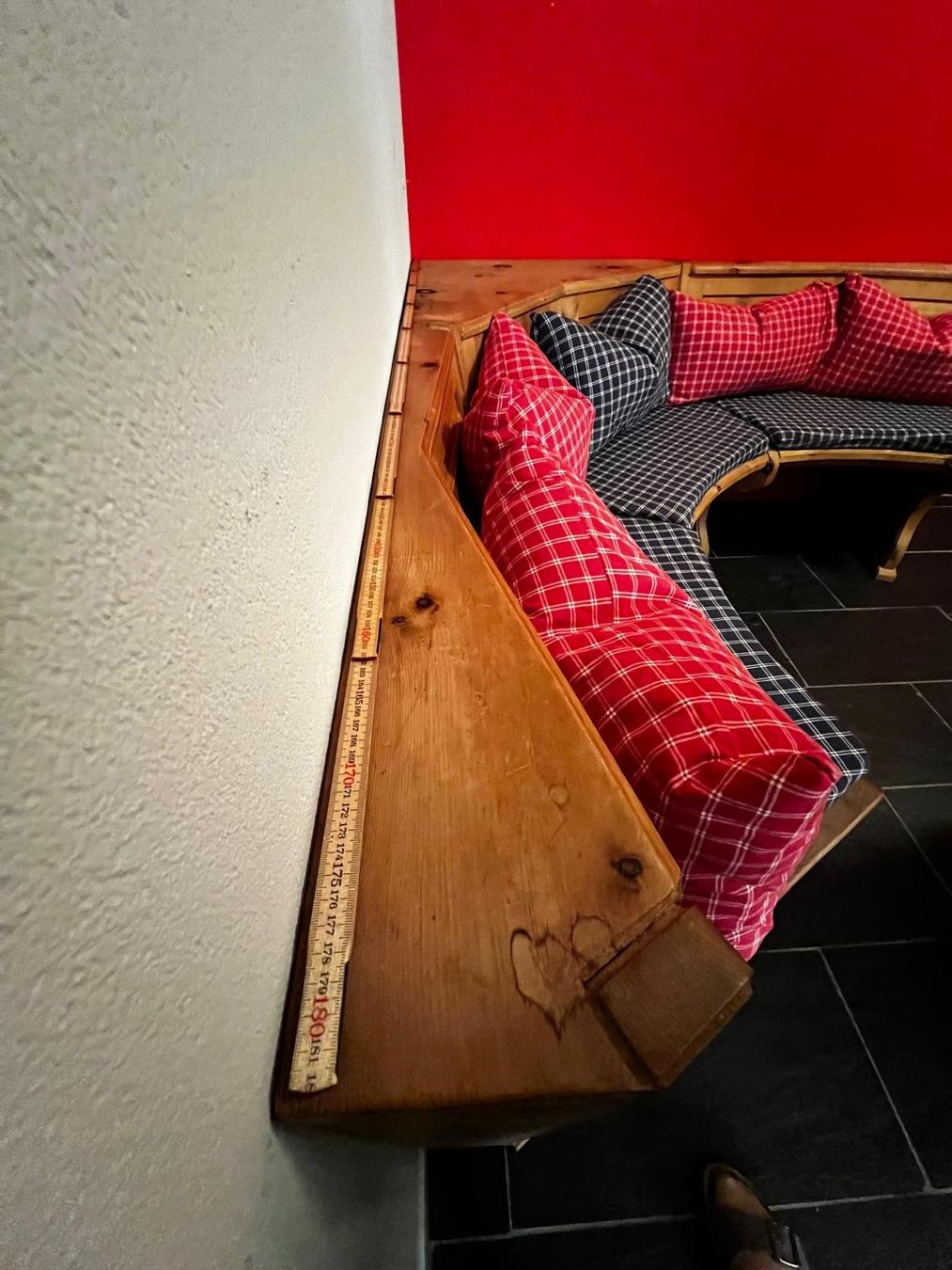 Tavoli: Eckbank mit Tisch rustikal Holz – Usato da Winterthur venduto da eli_8jsf 4