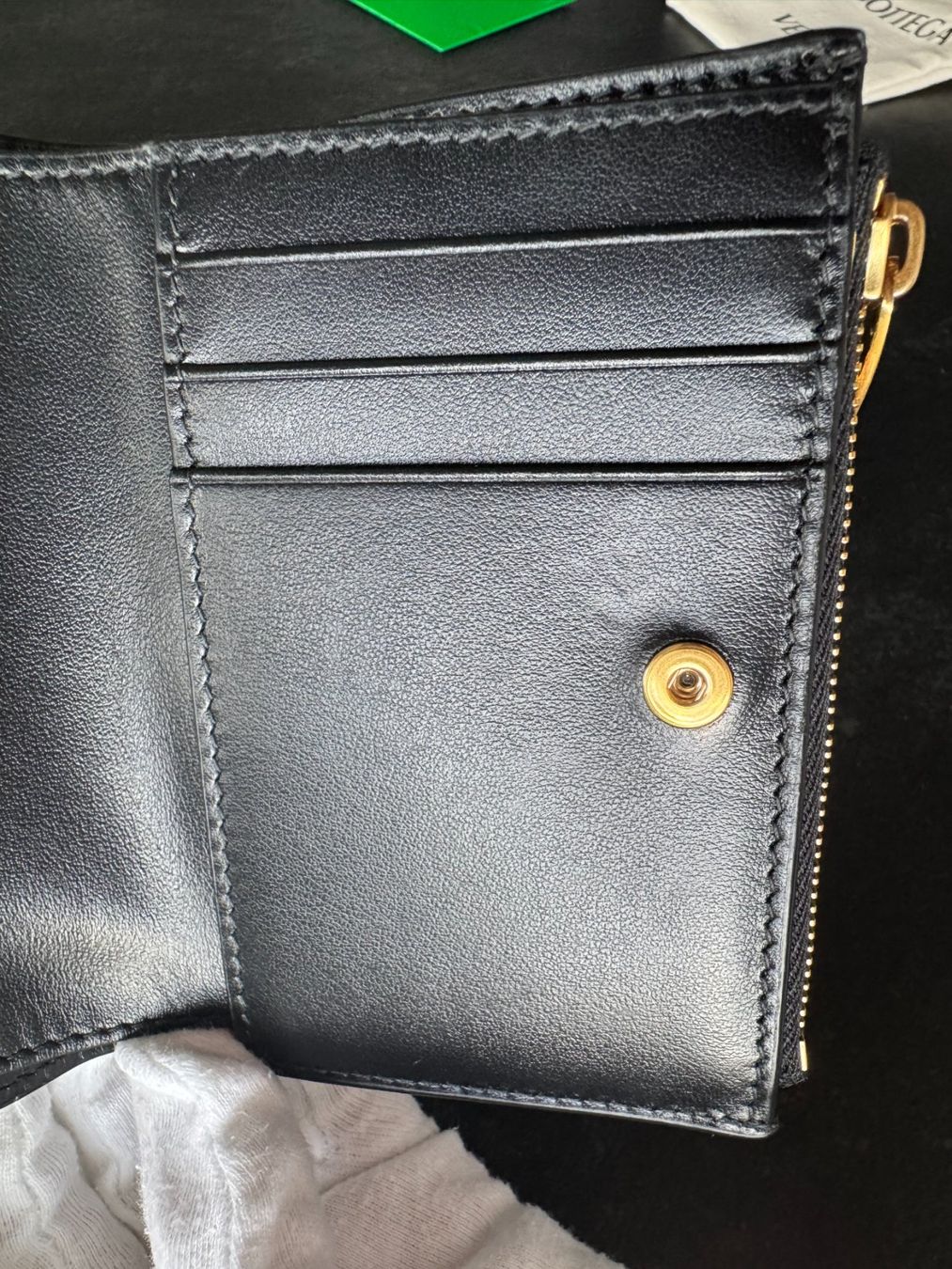 Bottega Veneta Portefeuilles: Bottega Veneta Small Bi-Fold Wallet – D'occasion à Kilchberg ZH par 753sunshine 7