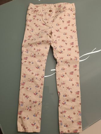 Neue Hose 128 mit Blumen und Schmetterlingen