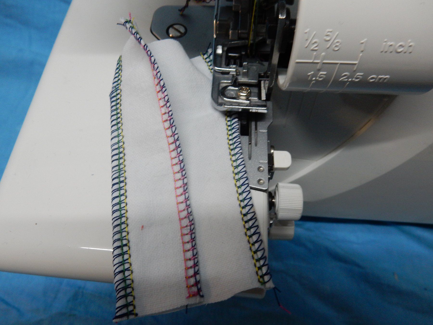 Bernina Macchine da cucire: Bernina Overlock 1300 MCD Ab Fr. 10.00 – Usato da Watt venduto da Mariposa49 2