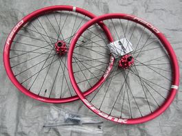 neuer SPANK Radsatz 27,5" 2042g V15x100o20x100 H12x142o135SP