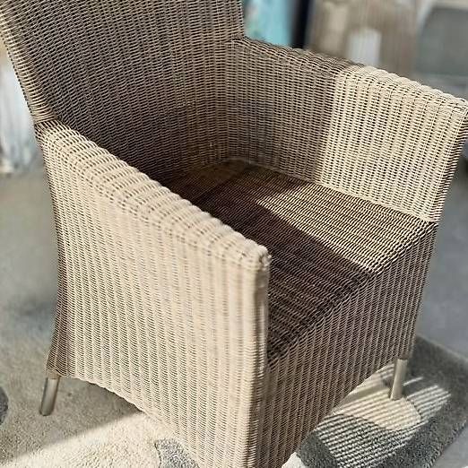 Tables: Table dextérieur ronde – D'occasion à Perroy par fab_s66z 2