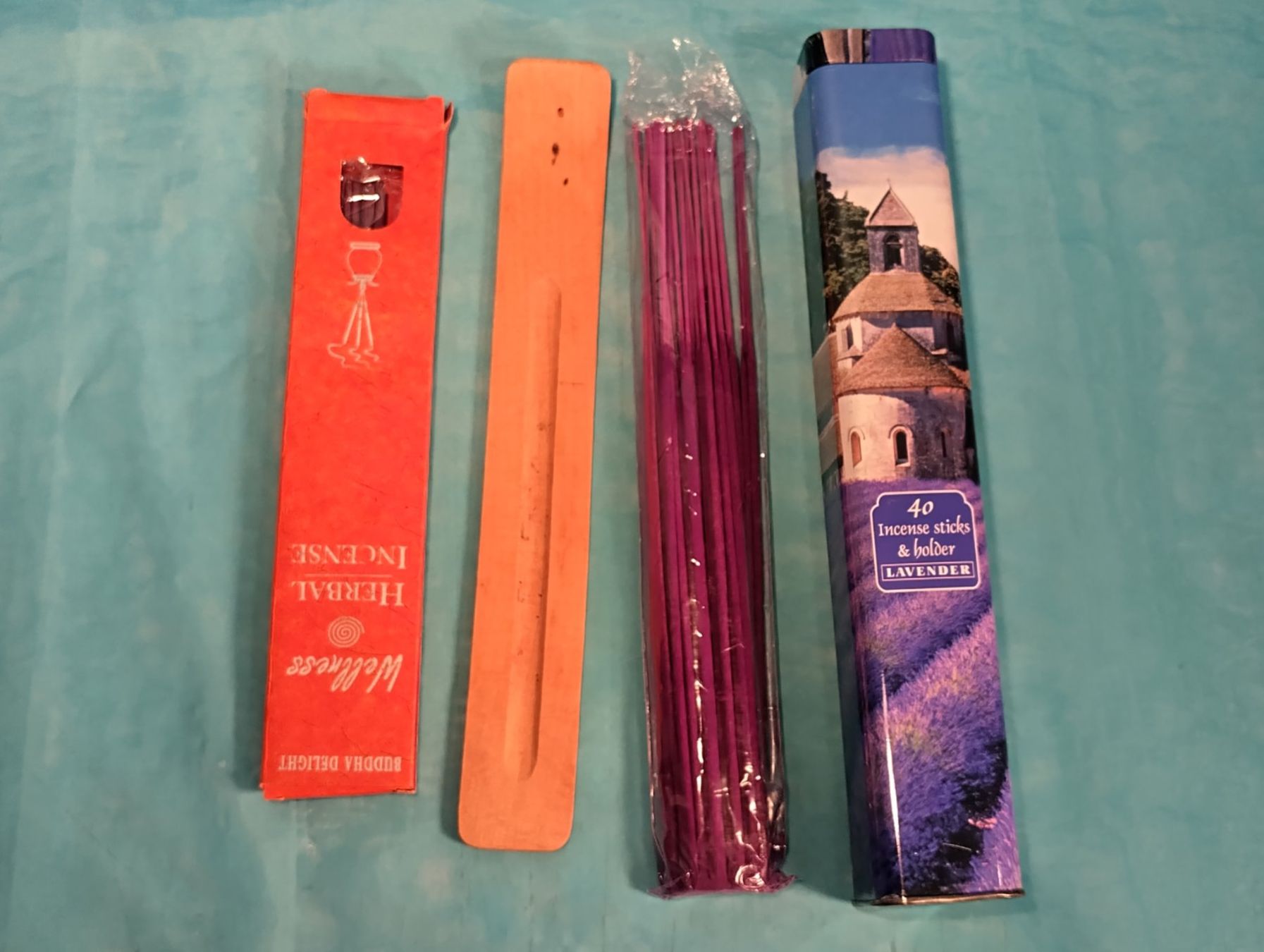 Altro in Decorazioni & Accessori: Lavendel Blechbüchse mit Räucherstäbchen und Holz – Usato da Bellach venduto da JingleCherry