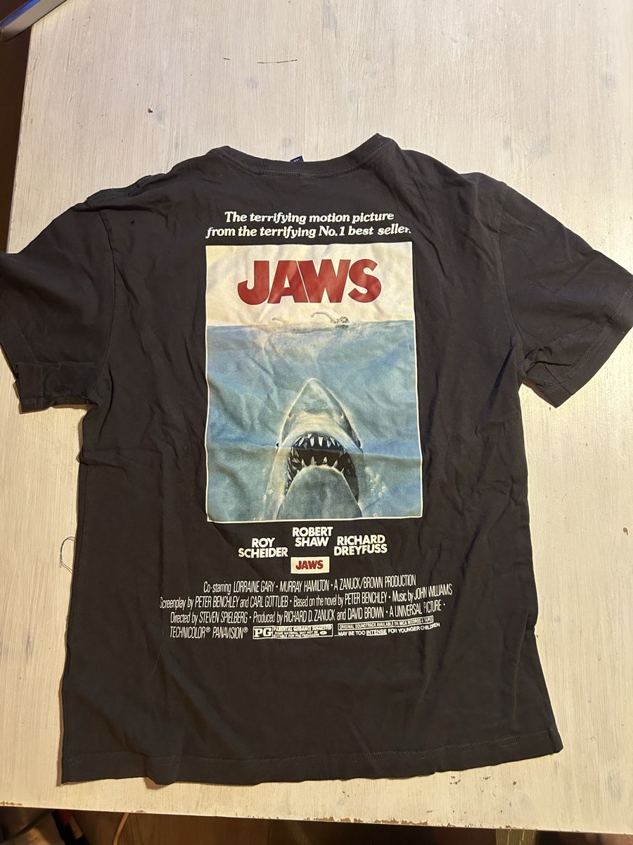 H&M T-shirts: T-Shirt Jaws Gr. S, grau – D'occasion à Riedholz par karinadam 3