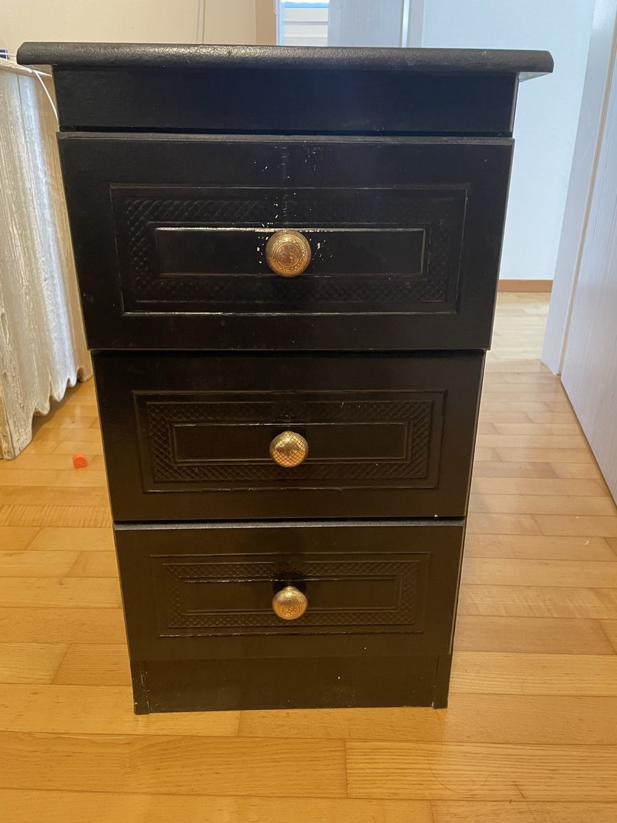 Comodini: Two bedside tables black 3 drawers used – Usato da Grüt (Gossau ZH) venduto da jwa_gx68