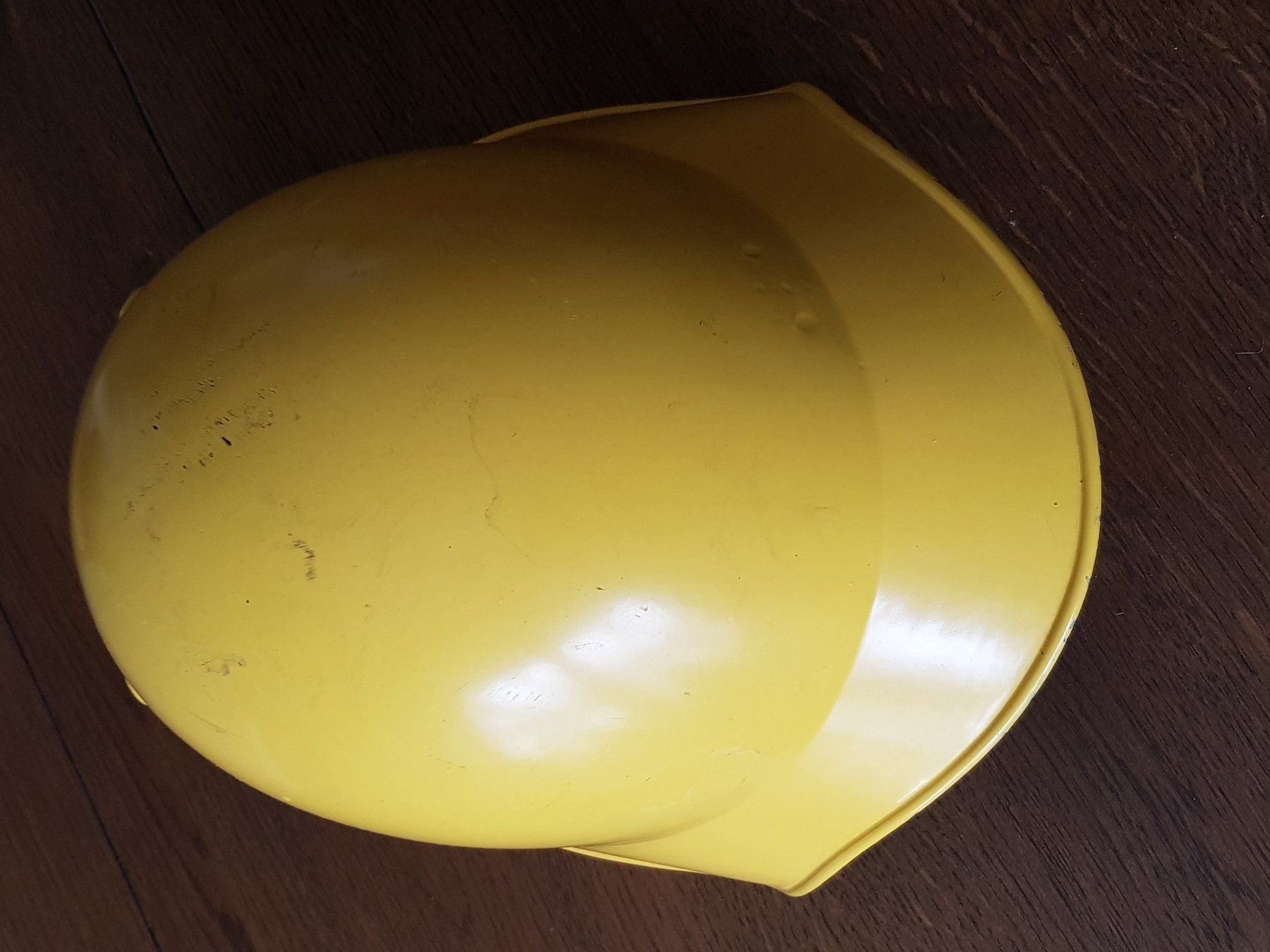 Uniformi & Effetti personali: Zivilschutz Helm – Usato da Pieterlen venduto da Dyui